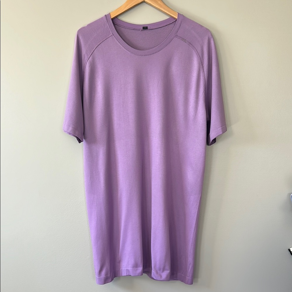 Lululemon Men’s Metal Vent Tech Tee Size XL Purple Lavender